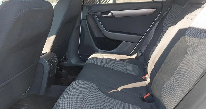 Volkswagen Passat cena 24500 przebieg: 299000, rok produkcji 2013 z Zambrów małe 121